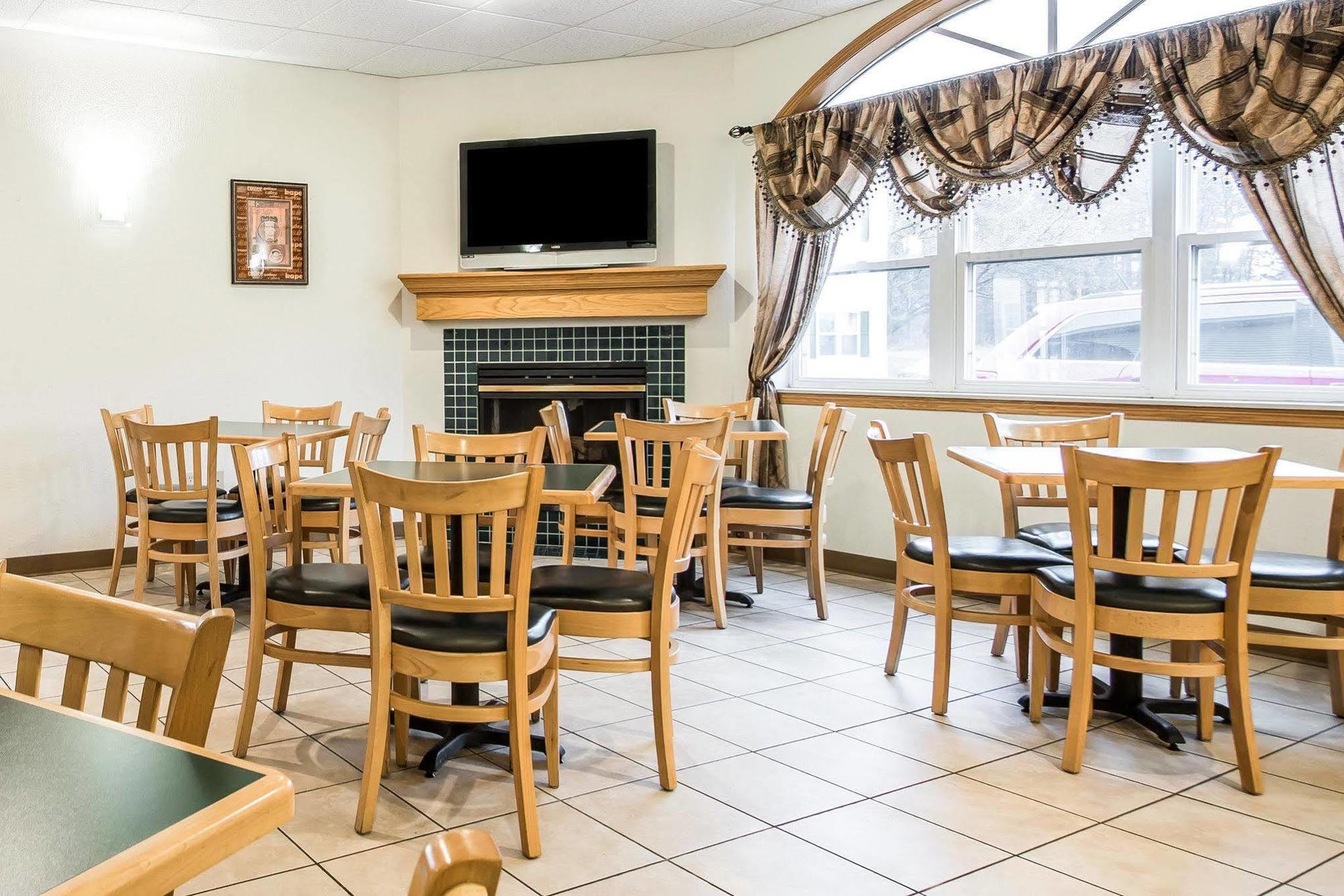 Quality Inn Mauston I-90 Экстерьер фото